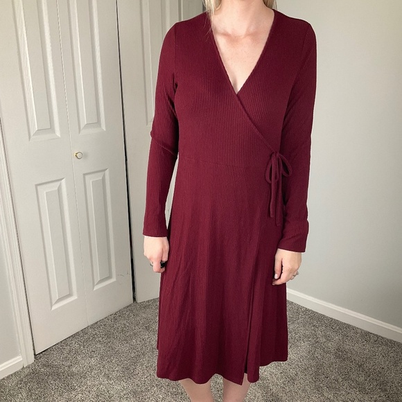 Old Navy Dresses & Skirts - Old Navy Wrap Dress